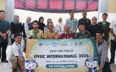 peserta-ovoc-international-ulik-sentra-kopi-unggulan-di-sekolah-kopi-lampung-barat.jpg