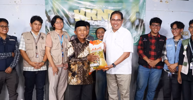 sambangi-mahasiswa-kknt-inovasi-rektor-ipb-university-bawa-benih-ipb-9g-untuk-12-desa-di-kabupaten-pekalongan