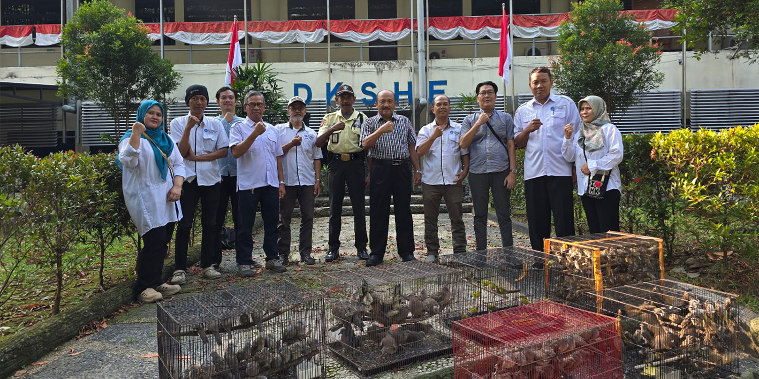 Peringati Hari Konservasi Alam Nasional, FAHUTAN Lepas Burung Lokal di Kampus Dramaga