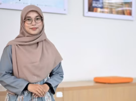 aulia-ulfa-anak-penjual-es-di-bondowoso-jadi-lulusan-terbaik-ipb-university