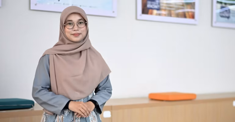 aulia-ulfa-anak-penjual-es-di-bondowoso-jadi-lulusan-terbaik-ipb-university
