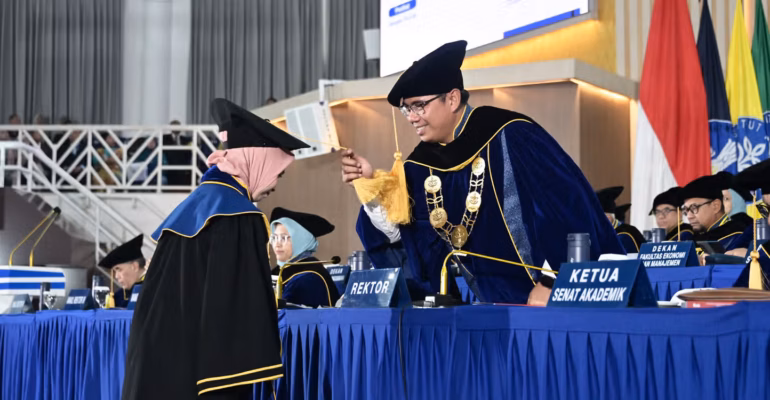 wisuda-tahap-i-ipb-university-luluskan-700-wisudawan-wakil-menteri-koperasi-ri-turut-hadir