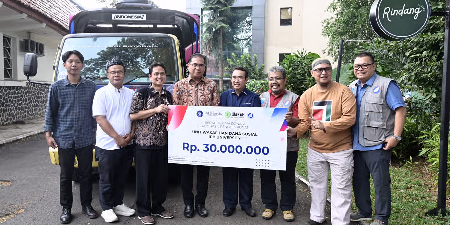 IPB University Salurkan 1,27 Ton Bantuan untuk Korban Bencana di NTT