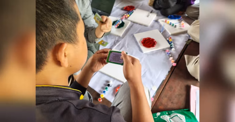 kartu-binalar-jadi-pemantik-tim-pkm-ipb-ajak-remaja-panti-asuhan-tuangkan-rasa-lewat-narrative-arts-therapy