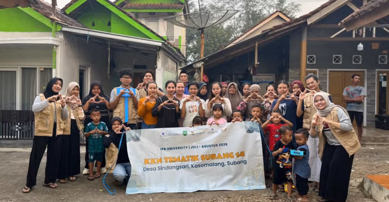 kknt-inovasi-ipb-university-hadirkan-gerakan-resap-bumi-melalui-pembuatan-lrb-di-desa-sindangsari-subang