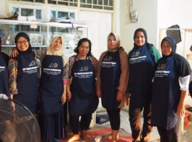 kolaborasi-dengan-bpom-ri-tim-kknt-keamanan-pangan-ipb-dampingi-umkm-raih-izin-pirt-dan-nib
