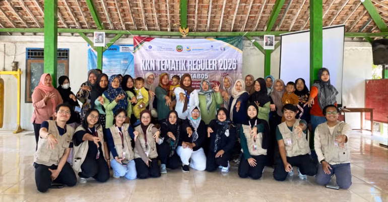 mahasiswa-kknt-ipb-university-kenalkan-sigap-aws-dan-gesit-tani-kepada-ibu-pkk-desa-gempolrejo