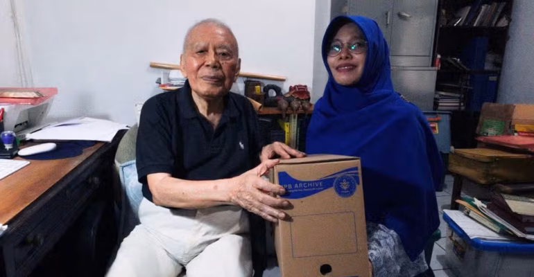 perkuat-khazanah-sejarah-kampus-ipb-university-terima-hibah-arsip-ex-libris-s-somadikarta