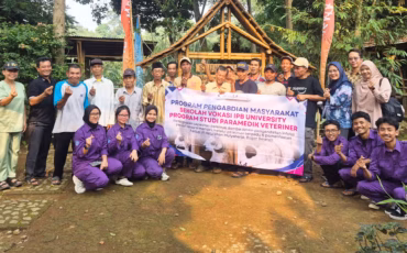 prodi-paramedik-veteriner-ipb-university-dampingi-peternak-mulyaharja-kenali-domba-sehat-dan-sakit