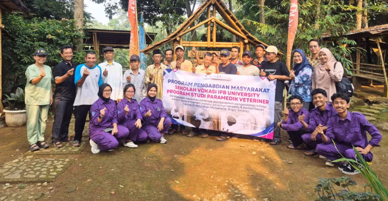 prodi-paramedik-veteriner-ipb-university-dampingi-peternak-mulyaharja-kenali-domba-sehat-dan-sakit