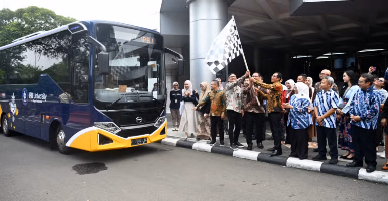 rayakan-dies-natalis-ke-63-ipb-university-tambah-armada-bus-dan-ambulans