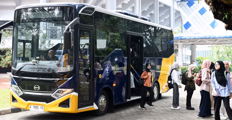 gratis-dan-ramah-disabilitas-bus-si-bolang-kini-hubungkan-kampus-ipb-university-dari-dramaga-hingga-sukabumi