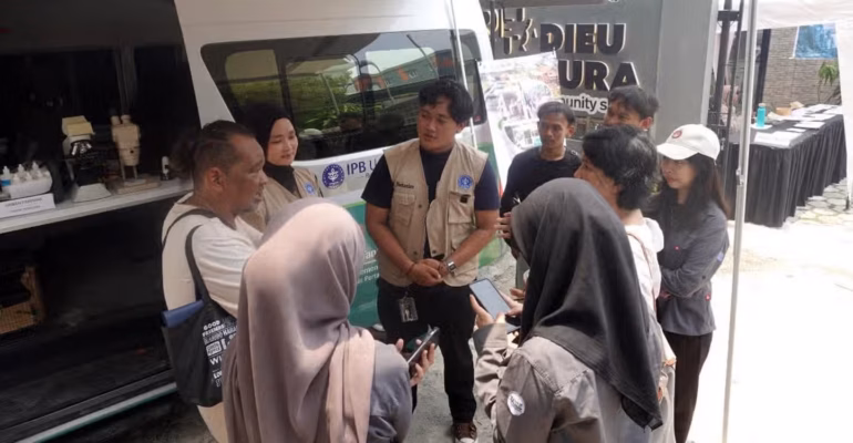 hadir-di-rame-rame-pasar-hijau-klinik-peta-loka-ipb-suguhkan-layanan-konsultasi-tanaman-dan-hewan-kesayangan